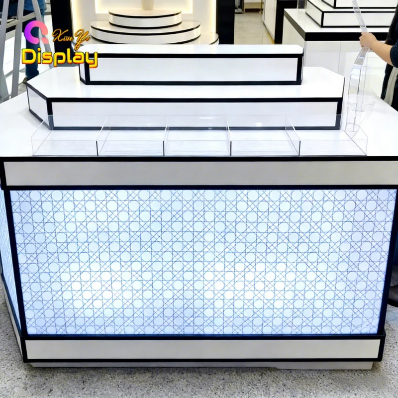 custom.Custom Modern LED Lit P - Perfume In Fragrance Shop 리뷰 및 가격